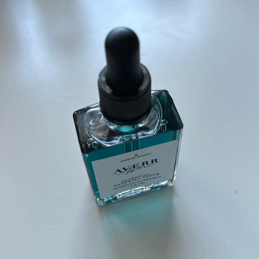 NWT Averr Aglow Essential Renewing Serum - Picture 3 of 10